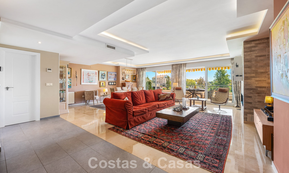 Gerenoveerd, frontline golf appartement te koop dicht bij alle voorzieningen in Guadalmina Alta en San Pedro, Marbella 799719