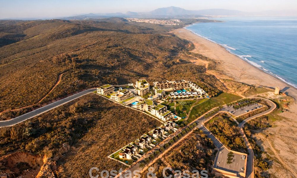Lancering! Eerstelijnsstrand, luxe appartementen en rijwoningen met zeezicht te koop nabij Sotogrande, Costa del Sol 799726