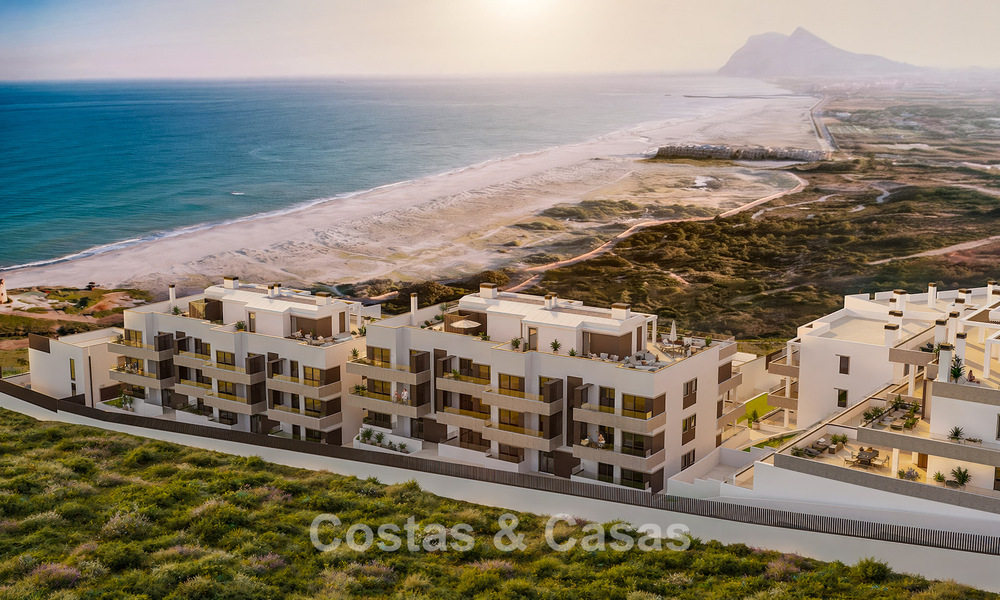 Lancering! Eerstelijnsstrand, luxe appartementen en rijwoningen met zeezicht te koop nabij Sotogrande, Costa del Sol 799732