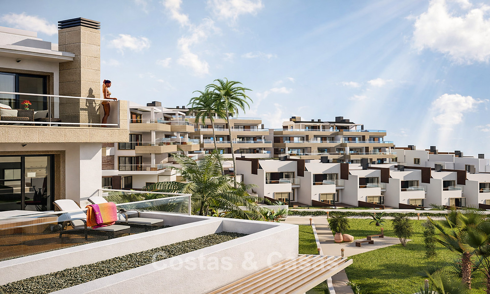 Lancering! Eerstelijnsstrand, luxe appartementen en rijwoningen met zeezicht te koop nabij Sotogrande, Costa del Sol 799746