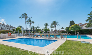 Elegante gelijkvloers appartement met zeezicht in Nueva Andalucia, op wandelafstand van Puerto Banus, Marbella 799759 