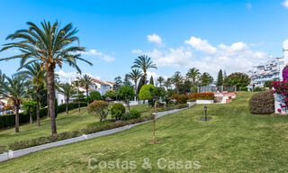 Elegante gelijkvloers appartement met zeezicht in Nueva Andalucia, op wandelafstand van Puerto Banus, Marbella 799760 