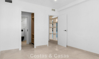 Elegante gelijkvloers appartement met zeezicht in Nueva Andalucia, op wandelafstand van Puerto Banus, Marbella 799768 