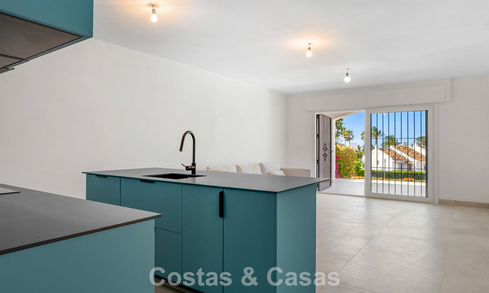 Elegante gelijkvloers appartement met zeezicht in Nueva Andalucia, op wandelafstand van Puerto Banus, Marbella 799771