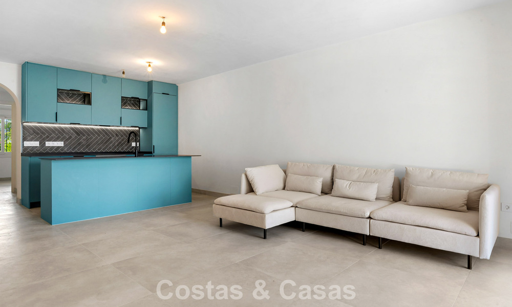 Elegante gelijkvloers appartement met zeezicht in Nueva Andalucia, op wandelafstand van Puerto Banus, Marbella 799772