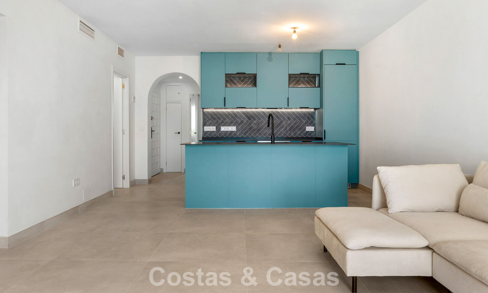 Elegante gelijkvloers appartement met zeezicht in Nueva Andalucia, op wandelafstand van Puerto Banus, Marbella 799773