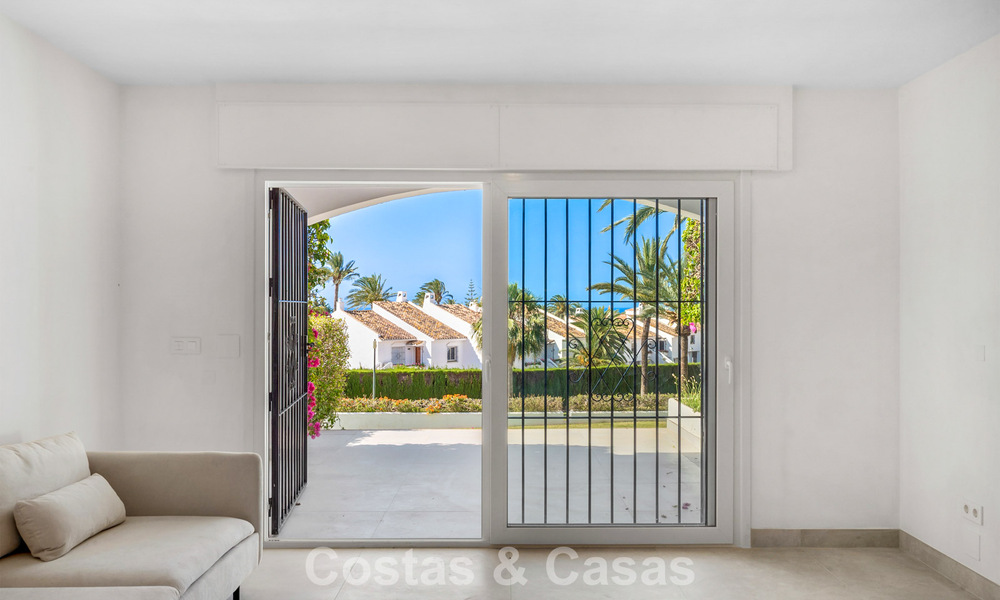 Elegante gelijkvloers appartement met zeezicht in Nueva Andalucia, op wandelafstand van Puerto Banus, Marbella 799775
