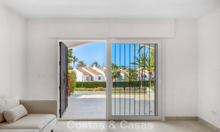 Elegante gelijkvloers appartement met zeezicht in Nueva Andalucia, op wandelafstand van Puerto Banus, Marbella 799775 