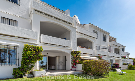 Elegante gelijkvloers appartement met zeezicht in Nueva Andalucia, op wandelafstand van Puerto Banus, Marbella 799780