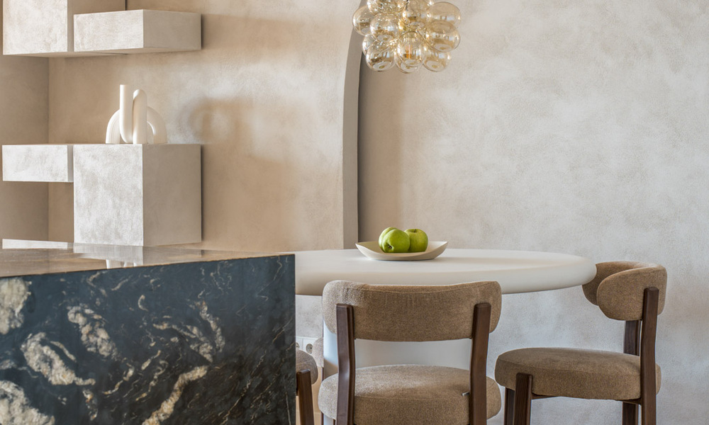 Gemoderniseerd appartement met zeezicht te koop op loopafstand van Puerto Banus en het strand in Nueva Andalucia, Marbella 799783