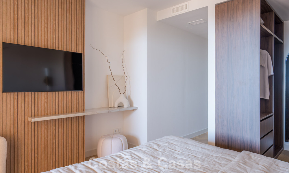 Gemoderniseerd appartement met zeezicht te koop op loopafstand van Puerto Banus en het strand in Nueva Andalucia, Marbella 799800