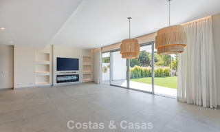 Moderne halfvrijstaande villa te koop dicht bij voorzieningen in Guadalmina en San Pedro centrum, Marbella 799885 
