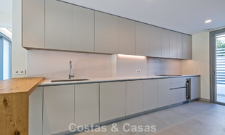 Moderne halfvrijstaande villa te koop dicht bij voorzieningen in Guadalmina en San Pedro centrum, Marbella 799886 