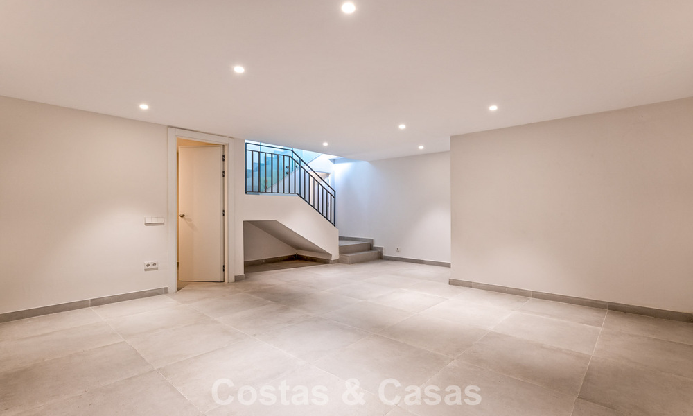 Moderne halfvrijstaande villa te koop dicht bij voorzieningen in Guadalmina en San Pedro centrum, Marbella 799891