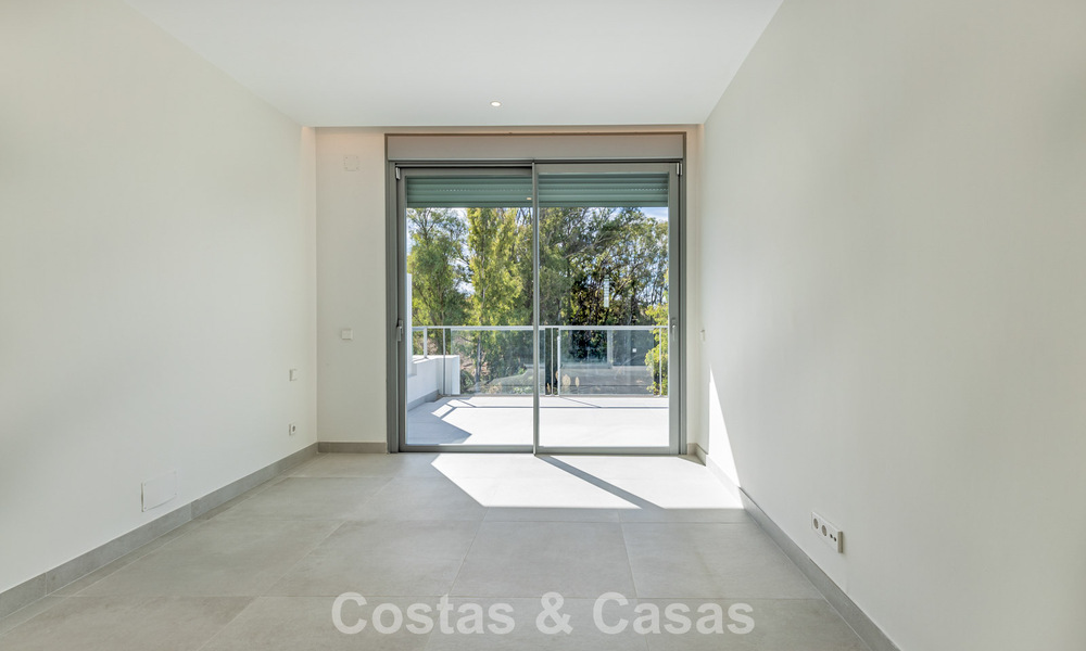 Moderne halfvrijstaande villa te koop dicht bij voorzieningen in Guadalmina en San Pedro centrum, Marbella 799893