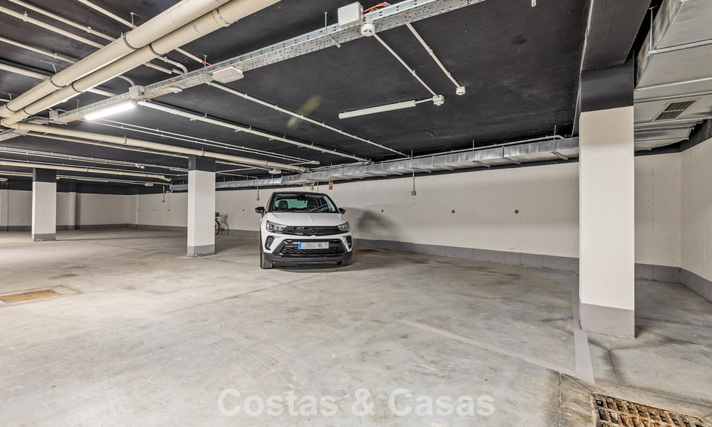 Moderne halfvrijstaande villa te koop dicht bij voorzieningen in Guadalmina en San Pedro centrum, Marbella 799903