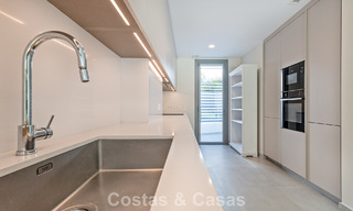 Moderne halfvrijstaande villa te koop dicht bij voorzieningen in Guadalmina en San Pedro centrum, Marbella 799914 