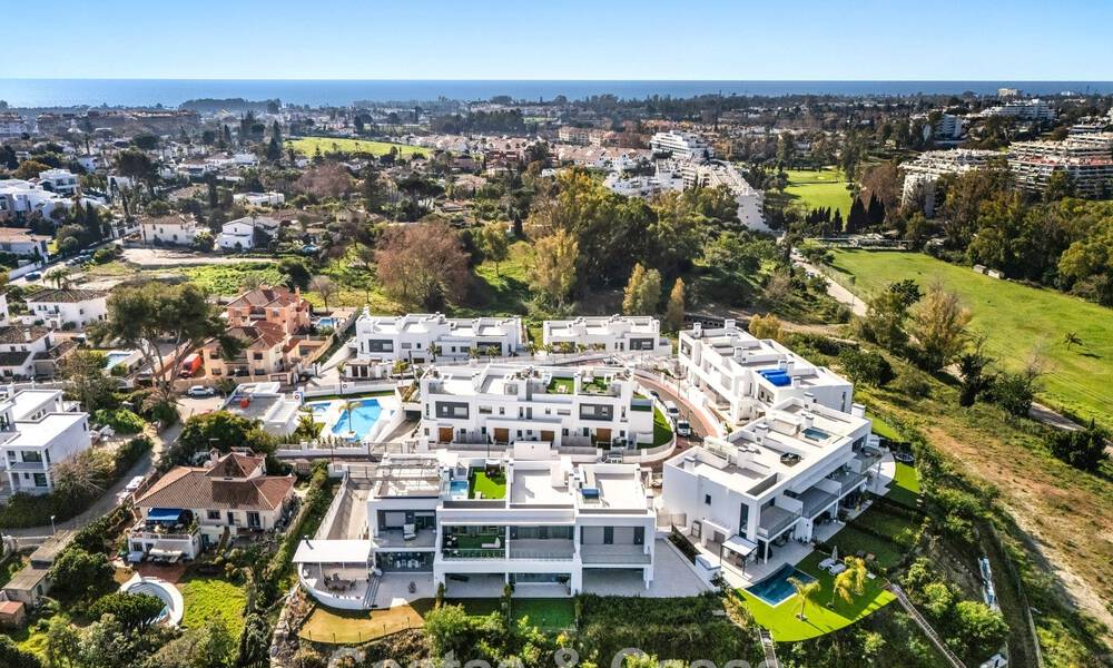 Moderne halfvrijstaande villa te koop dicht bij voorzieningen in Guadalmina en San Pedro centrum, Marbella 799919