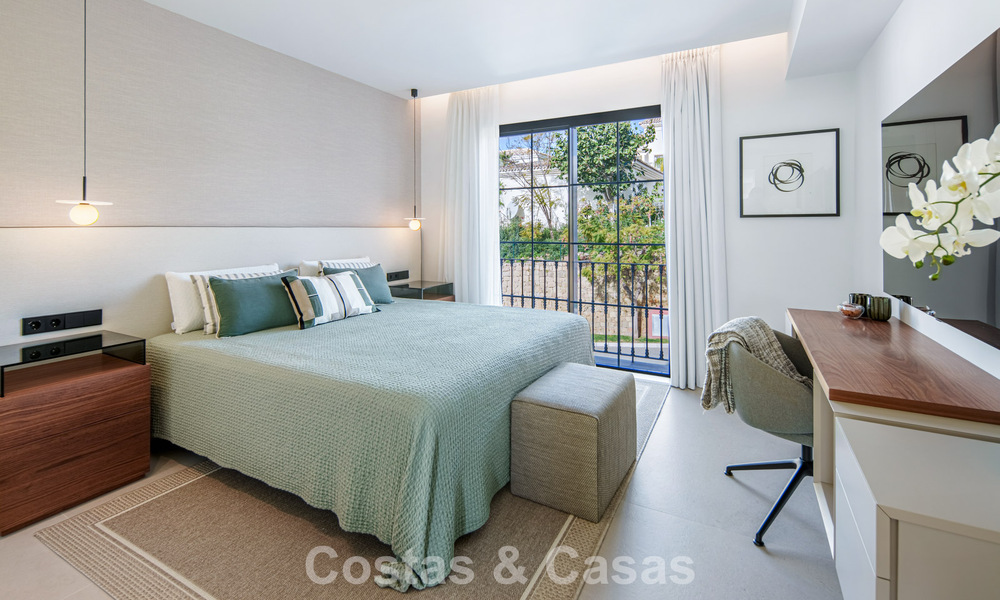 Hoogwaardig gerenoveerd penthouse met spectaculair zeezicht te koop in Marbella - Benahavis 800040