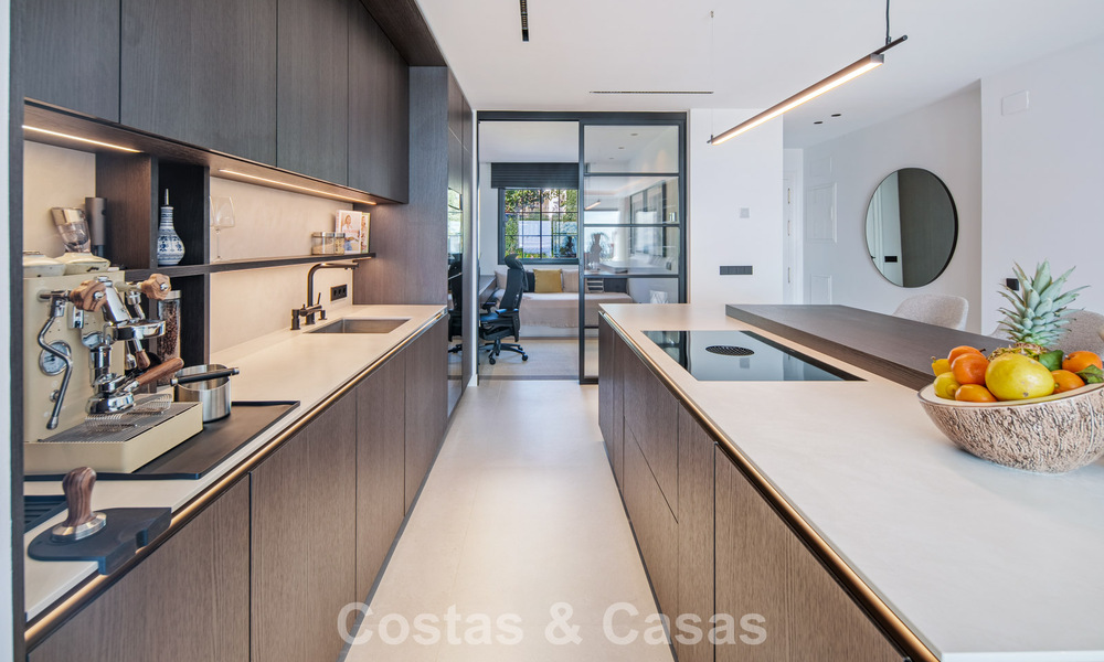 Hoogwaardig gerenoveerd penthouse met spectaculair zeezicht te koop in Marbella - Benahavis 800046