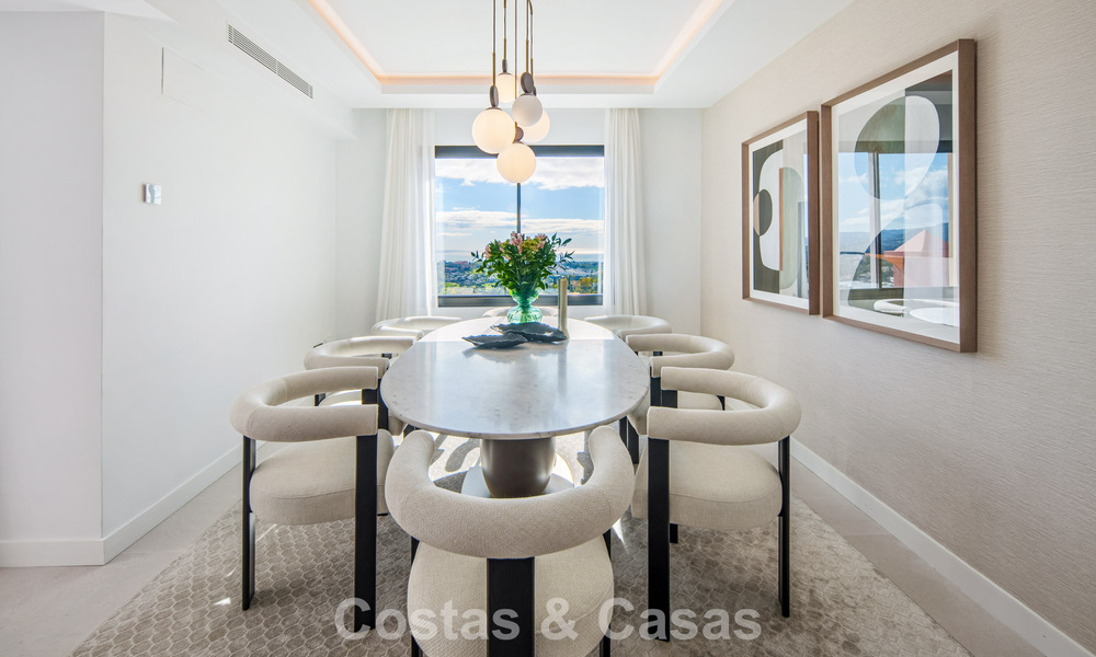 Hoogwaardig gerenoveerd penthouse met spectaculair zeezicht te koop in Marbella - Benahavis 800048