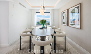 Hoogwaardig gerenoveerd penthouse met spectaculair zeezicht te koop in Marbella - Benahavis 800048 