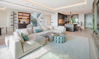 Hoogwaardig gerenoveerd penthouse met spectaculair zeezicht te koop in Marbella - Benahavis 800052 
