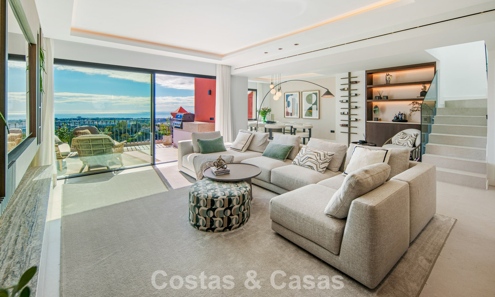 Hoogwaardig gerenoveerd penthouse met spectaculair zeezicht te koop in Marbella - Benahavis 800053