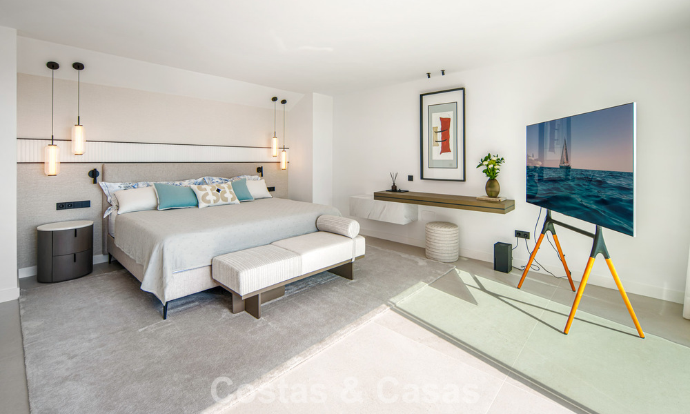 Hoogwaardig gerenoveerd penthouse met spectaculair zeezicht te koop in Marbella - Benahavis 800058