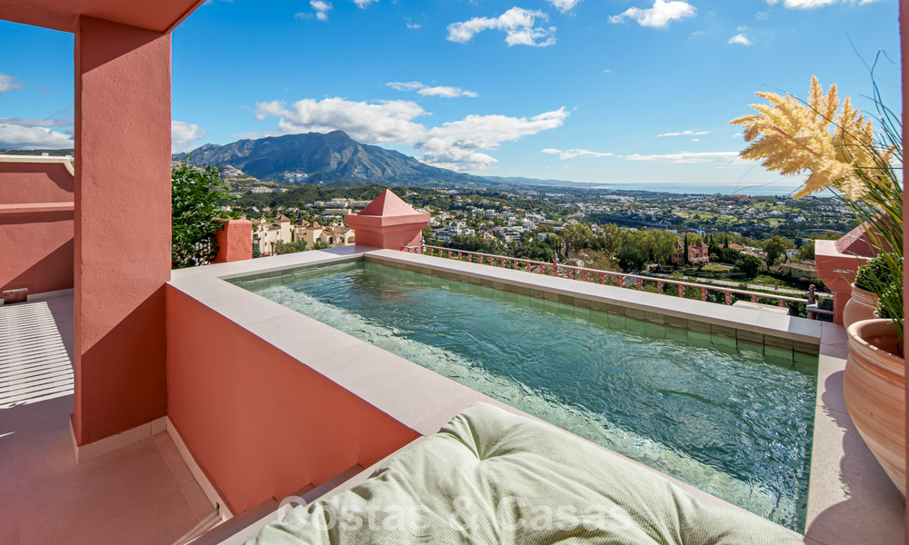 Hoogwaardig gerenoveerd penthouse met spectaculair zeezicht te koop in Marbella - Benahavis 800065