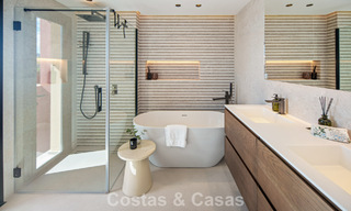 Hoogwaardig gerenoveerd penthouse met spectaculair zeezicht te koop in Marbella - Benahavis 800070 
