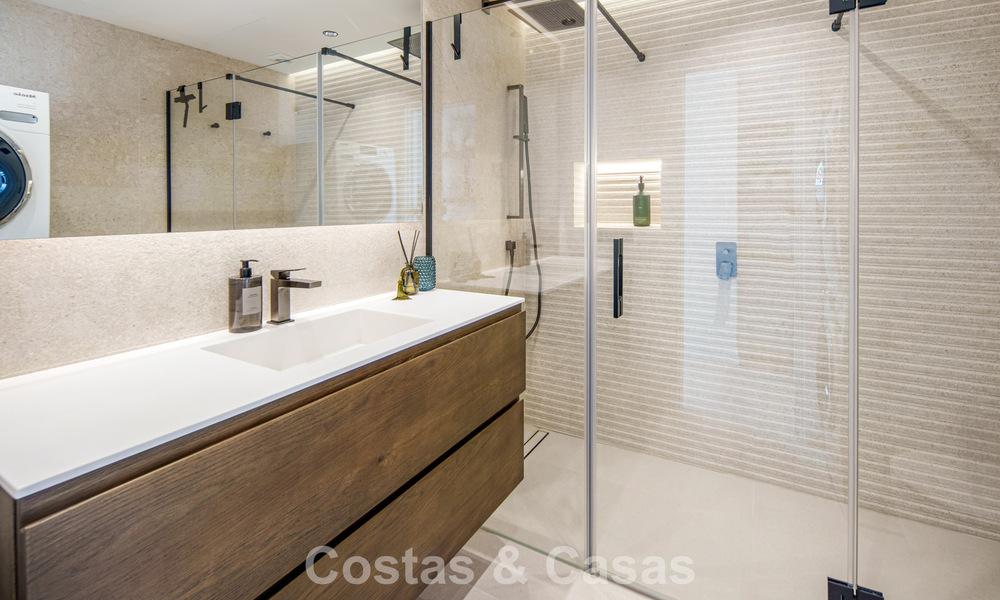 Hoogwaardig gerenoveerd penthouse met spectaculair zeezicht te koop in Marbella - Benahavis 800071