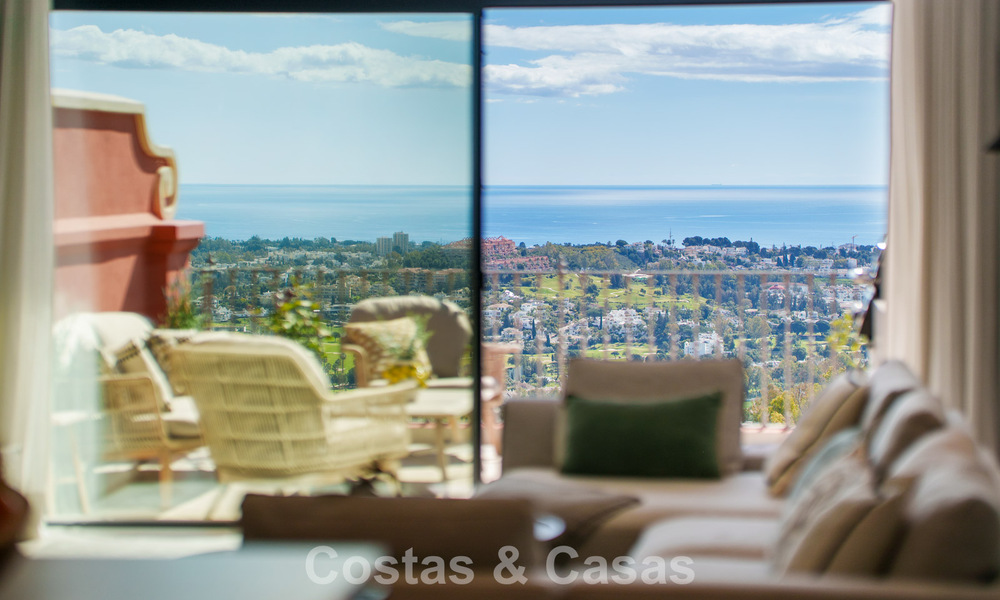 Hoogwaardig gerenoveerd penthouse met spectaculair zeezicht te koop in Marbella - Benahavis 800078