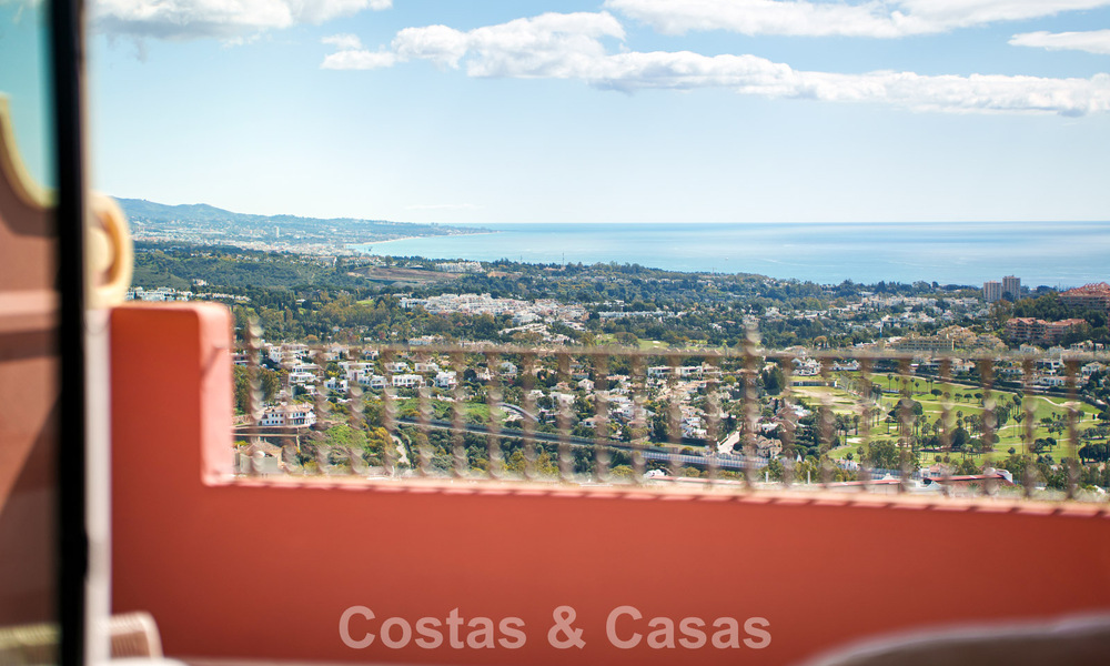 Hoogwaardig gerenoveerd penthouse met spectaculair zeezicht te koop in Marbella - Benahavis 800080