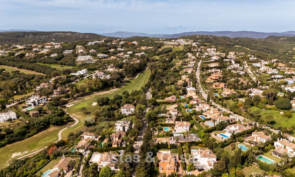 Prachtig, eigentijds gerenoveerde, Andalusische villa met panoramisch zeezicht te koop in Sotogrande, Costa del Sol 799836