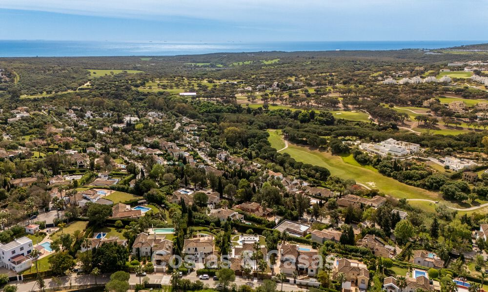 Prachtig, eigentijds gerenoveerde, Andalusische villa met panoramisch zeezicht te koop in Sotogrande, Costa del Sol 799837