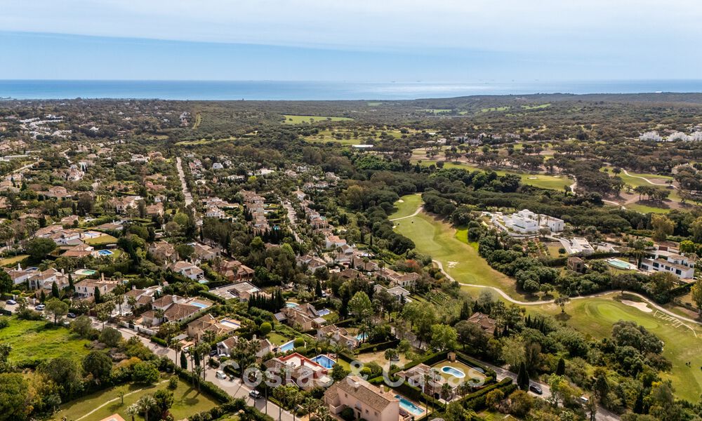 Prachtig, eigentijds gerenoveerde, Andalusische villa met panoramisch zeezicht te koop in Sotogrande, Costa del Sol 799838