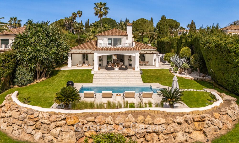 Prachtig, eigentijds gerenoveerde, Andalusische villa met panoramisch zeezicht te koop in Sotogrande, Costa del Sol 799841