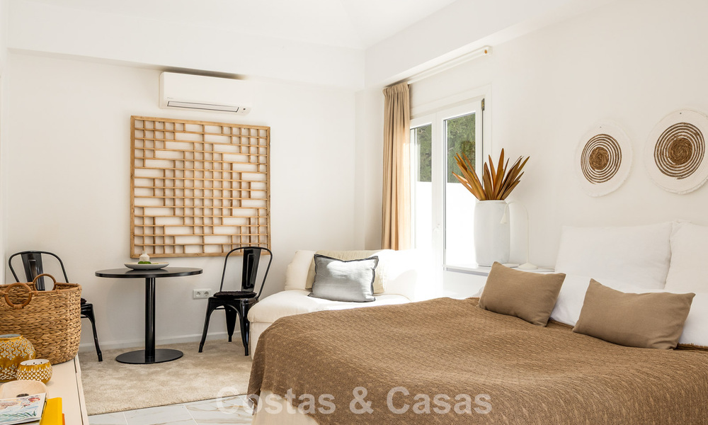 Prachtig, eigentijds gerenoveerde, Andalusische villa met panoramisch zeezicht te koop in Sotogrande, Costa del Sol 799844