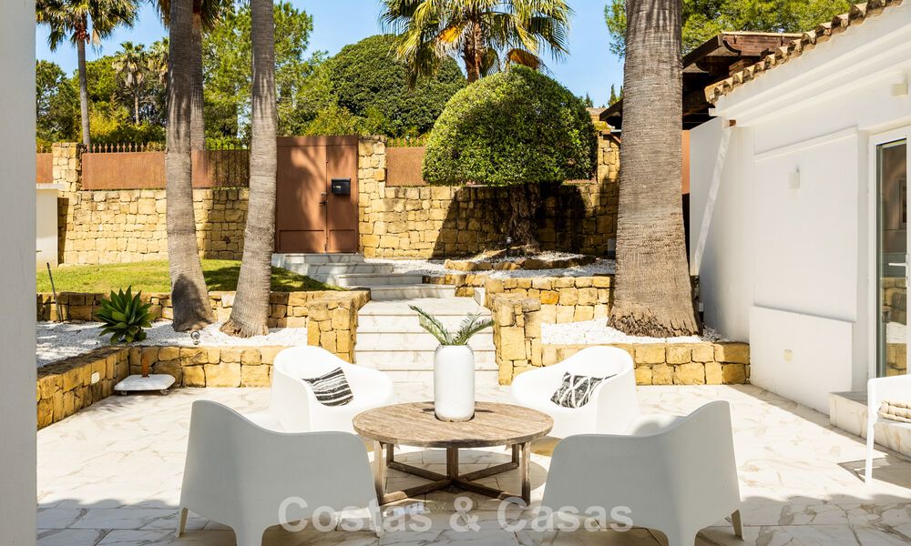 Prachtig, eigentijds gerenoveerde, Andalusische villa met panoramisch zeezicht te koop in Sotogrande, Costa del Sol 799849