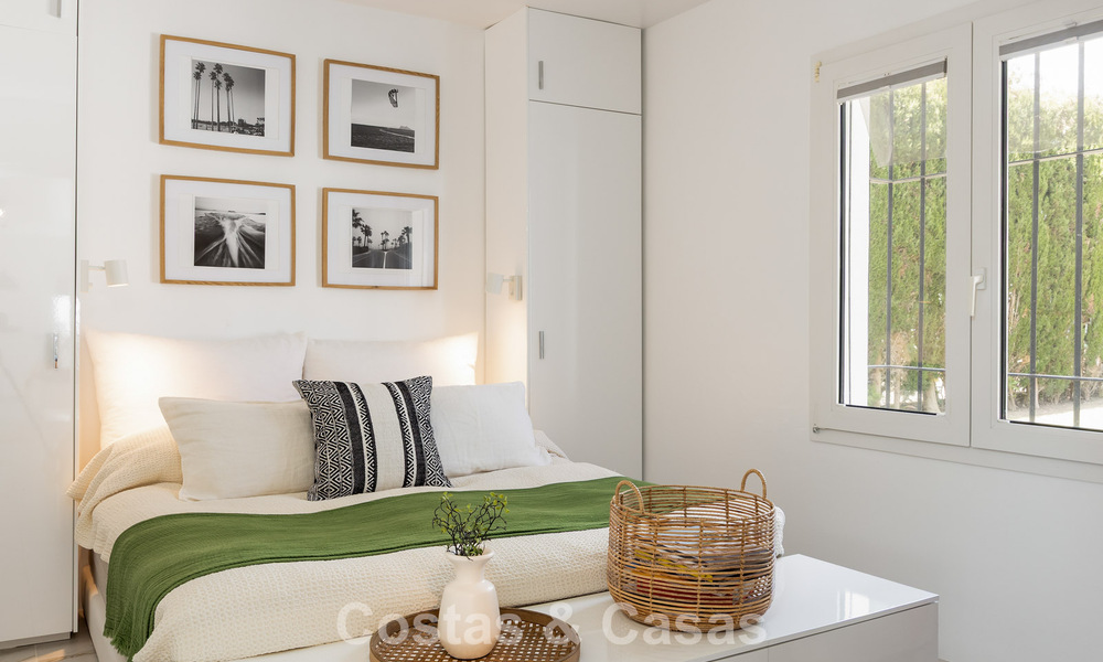 Prachtig, eigentijds gerenoveerde, Andalusische villa met panoramisch zeezicht te koop in Sotogrande, Costa del Sol 799858