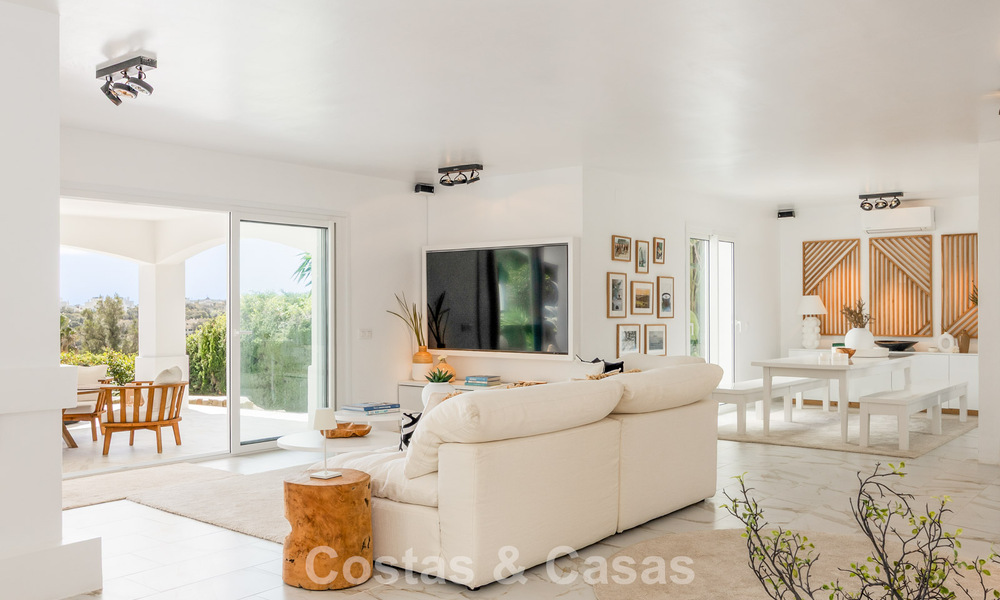 Prachtig, eigentijds gerenoveerde, Andalusische villa met panoramisch zeezicht te koop in Sotogrande, Costa del Sol 799860