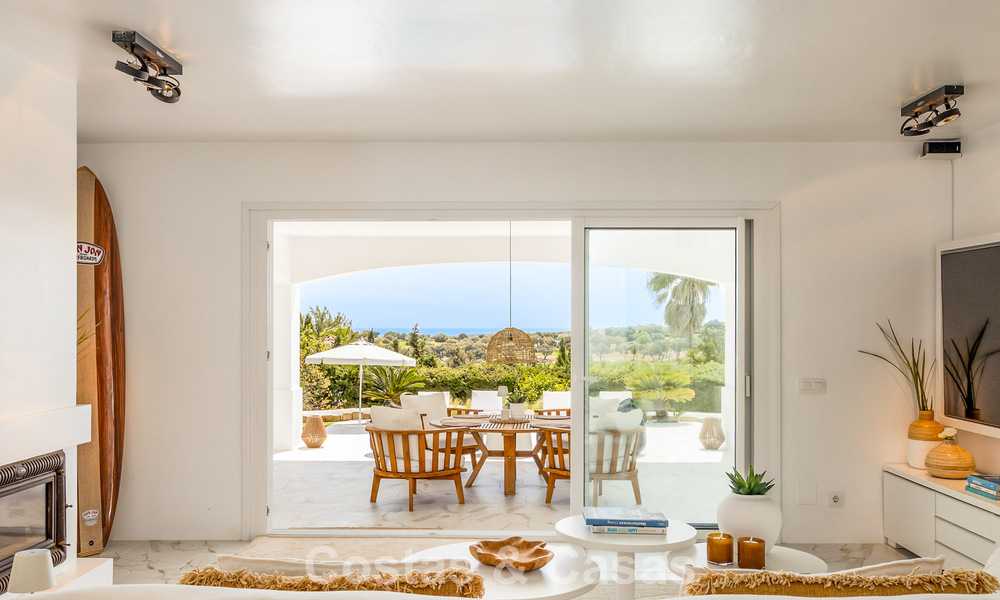 Prachtig, eigentijds gerenoveerde, Andalusische villa met panoramisch zeezicht te koop in Sotogrande, Costa del Sol 799863