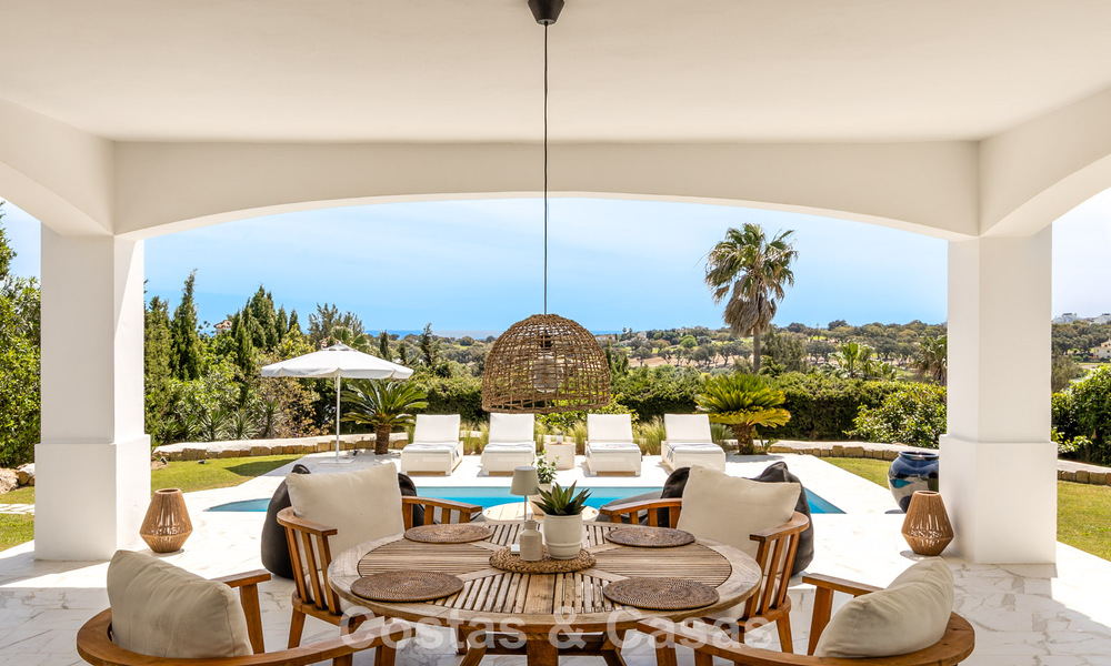 Prachtig, eigentijds gerenoveerde, Andalusische villa met panoramisch zeezicht te koop in Sotogrande, Costa del Sol 799873