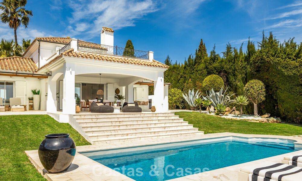 Prachtig, eigentijds gerenoveerde, Andalusische villa met panoramisch zeezicht te koop in Sotogrande, Costa del Sol 799875
