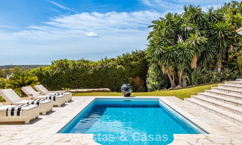 Prachtig, eigentijds gerenoveerde, Andalusische villa met panoramisch zeezicht te koop in Sotogrande, Costa del Sol 799876