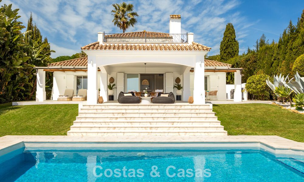 Prachtig, eigentijds gerenoveerde, Andalusische villa met panoramisch zeezicht te koop in Sotogrande, Costa del Sol 799877