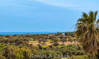 Prachtig, eigentijds gerenoveerde, Andalusische villa met panoramisch zeezicht te koop in Sotogrande, Costa del Sol 799880 