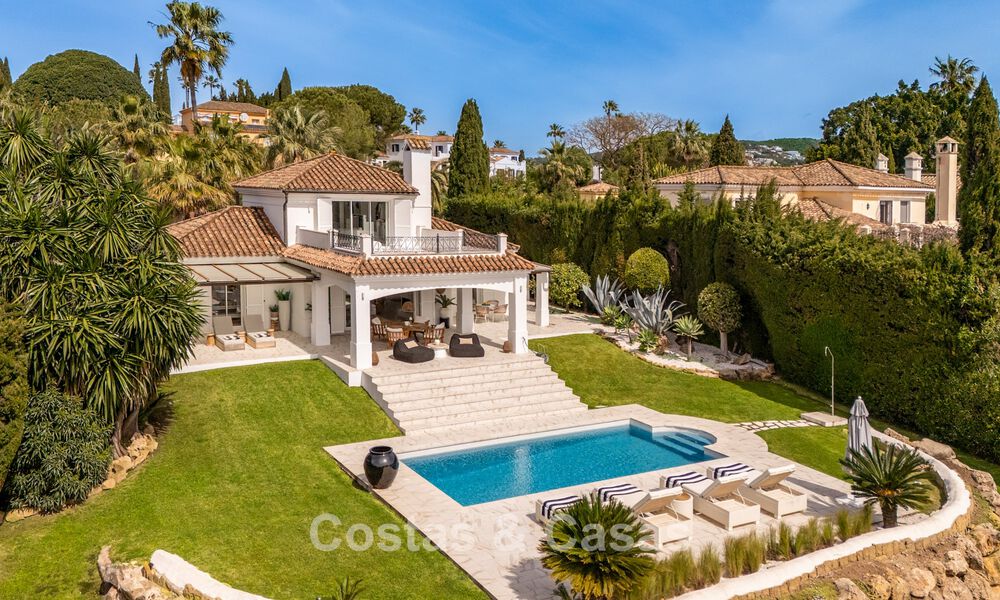 Prachtig, eigentijds gerenoveerde, Andalusische villa met panoramisch zeezicht te koop in Sotogrande, Costa del Sol 799882