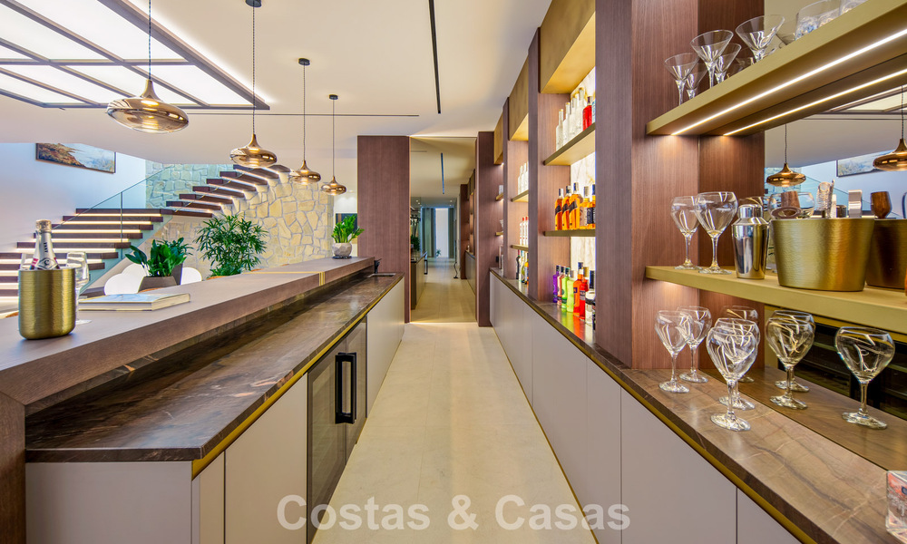 Hedendaagse design villa met panoramisch uitzicht te koop in Nueva Andalucia’s golfvallei, Marbella 800093